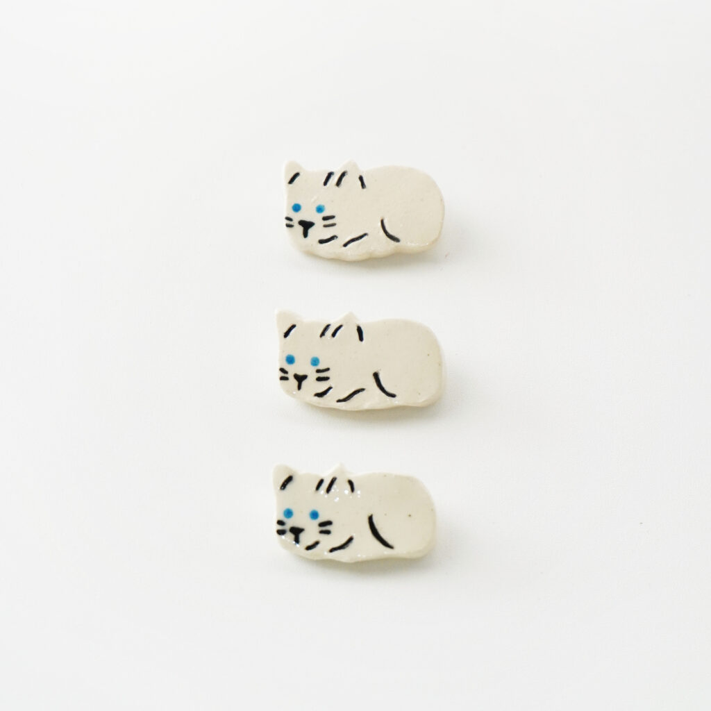 Kucing_Introvert_Front