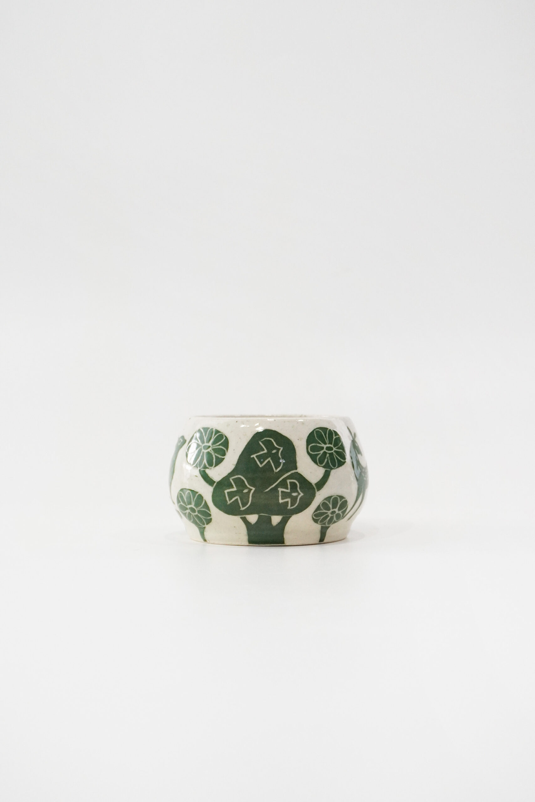 Nii_Mariskha_Sgrafitto_DEER MUG GREEN ROUNDED_2