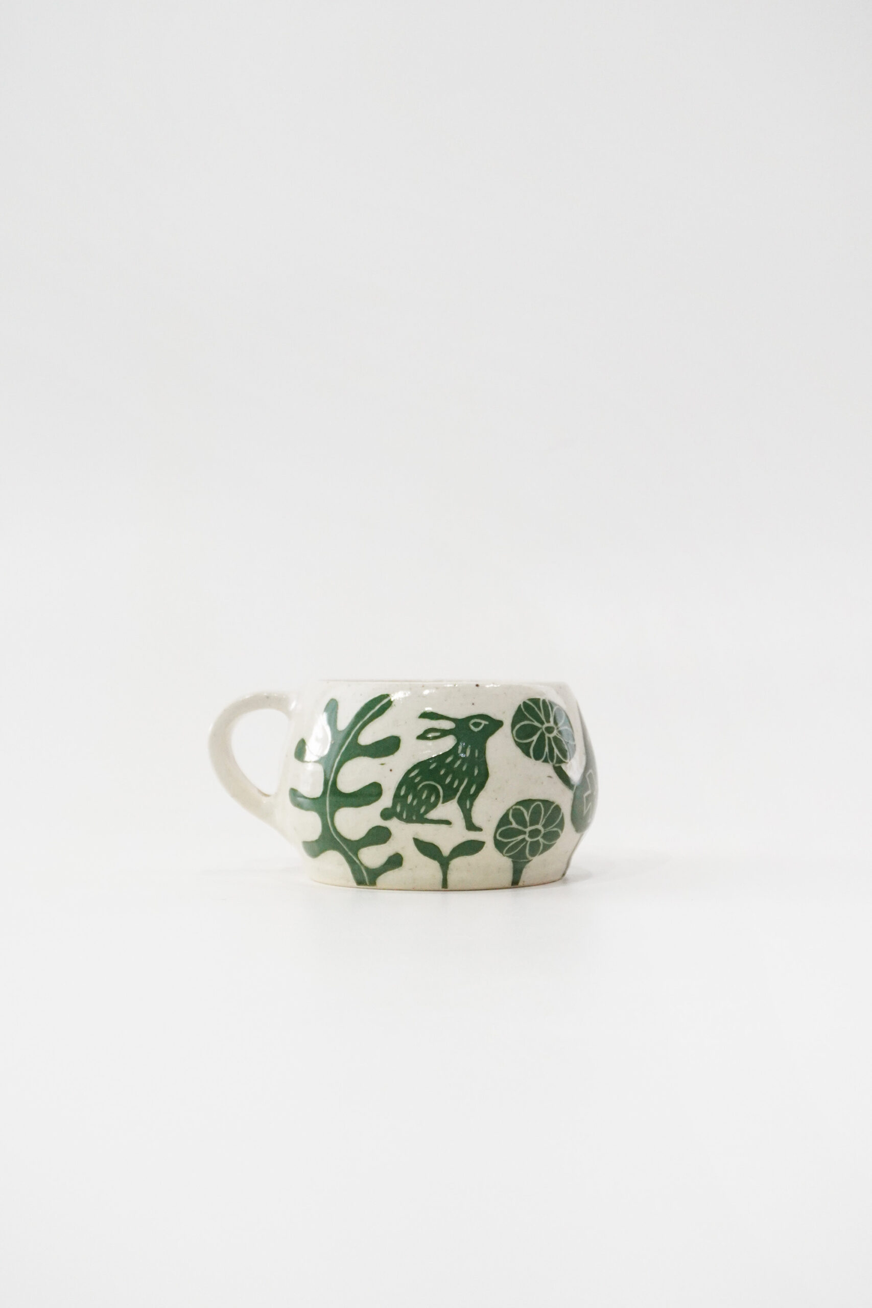 Nii_Mariskha_Sgrafitto_DEER MUG GREEN ROUNDED_3