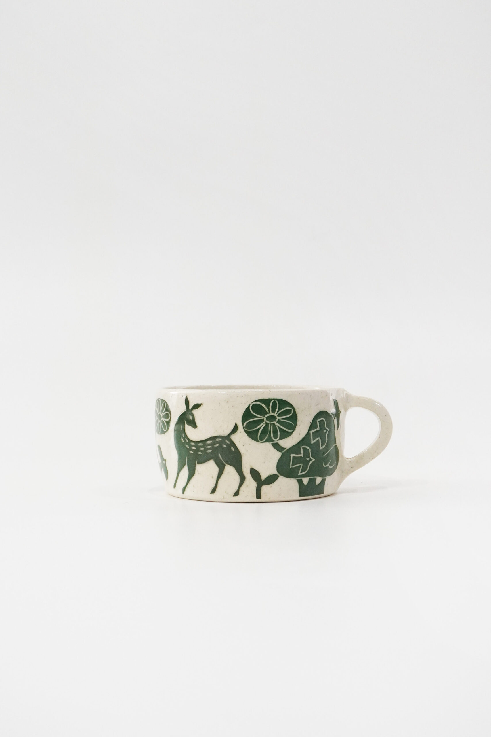 Nii_Mariskha_Sgrafitto_DEER MUG GREEN STRAIGHT_1