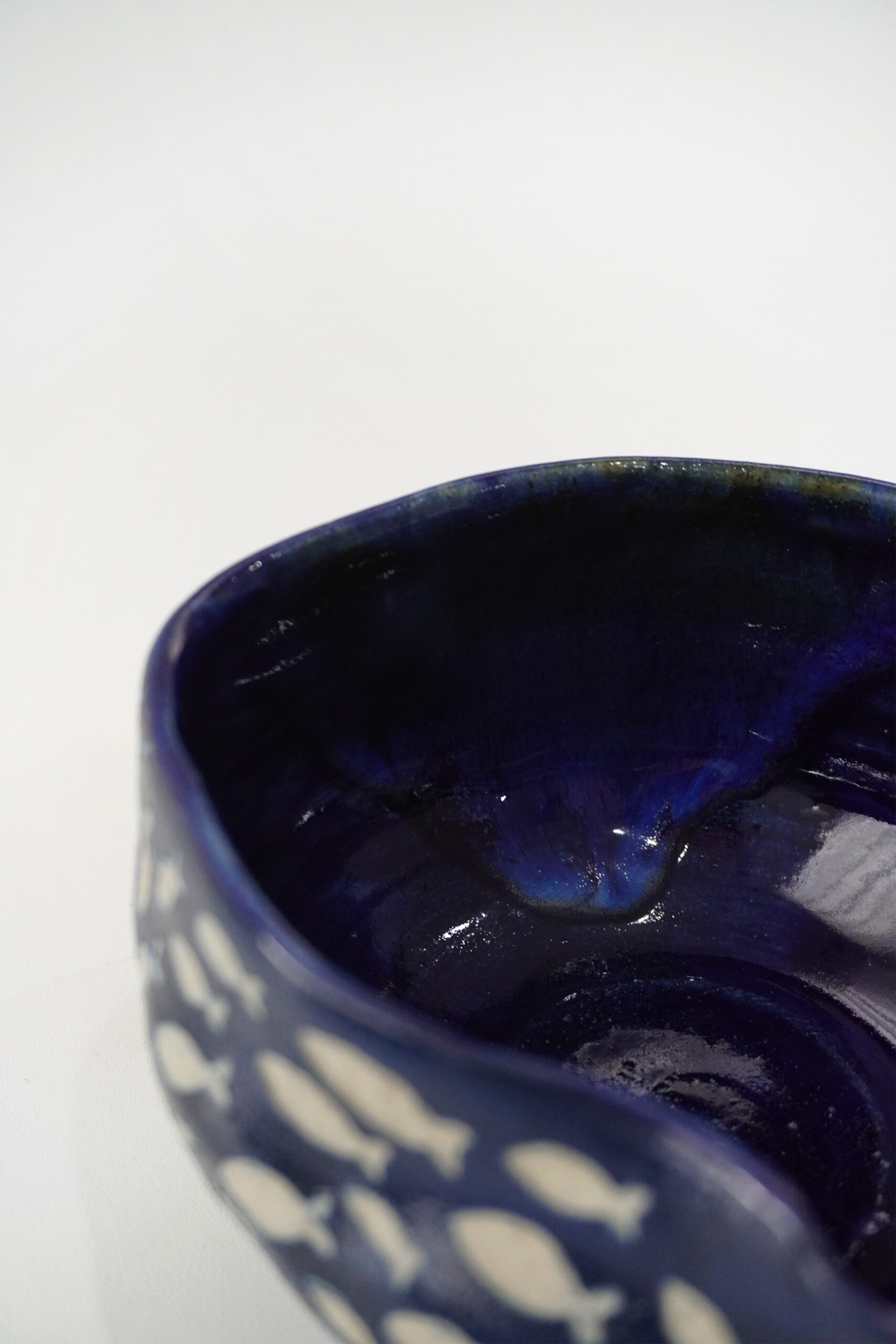 Nii_MatchaBowl5_ITJ_Fish and Net_GlazeDetail